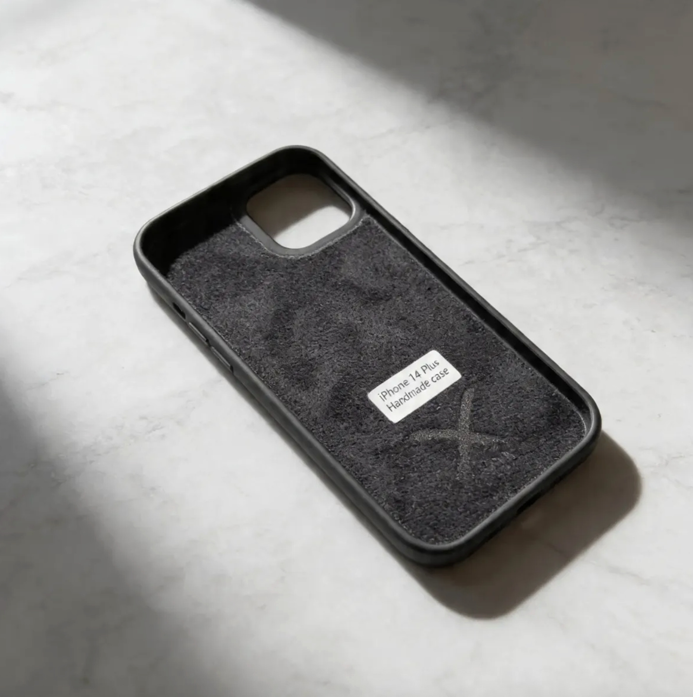 Coque beLEAF® en Véritable feuille d'Alocasia pour iPhone découpée & gravée au laser/Microfibre-60i