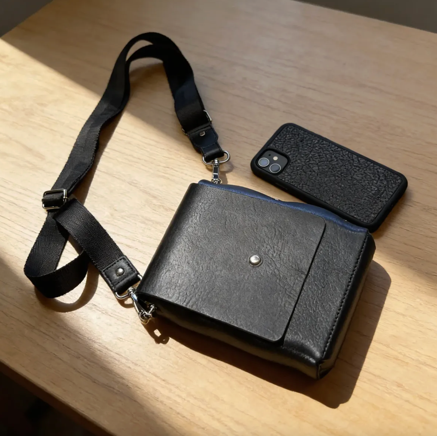 Bandolera / Portacelular / Crossbody Correa Negra.- 751