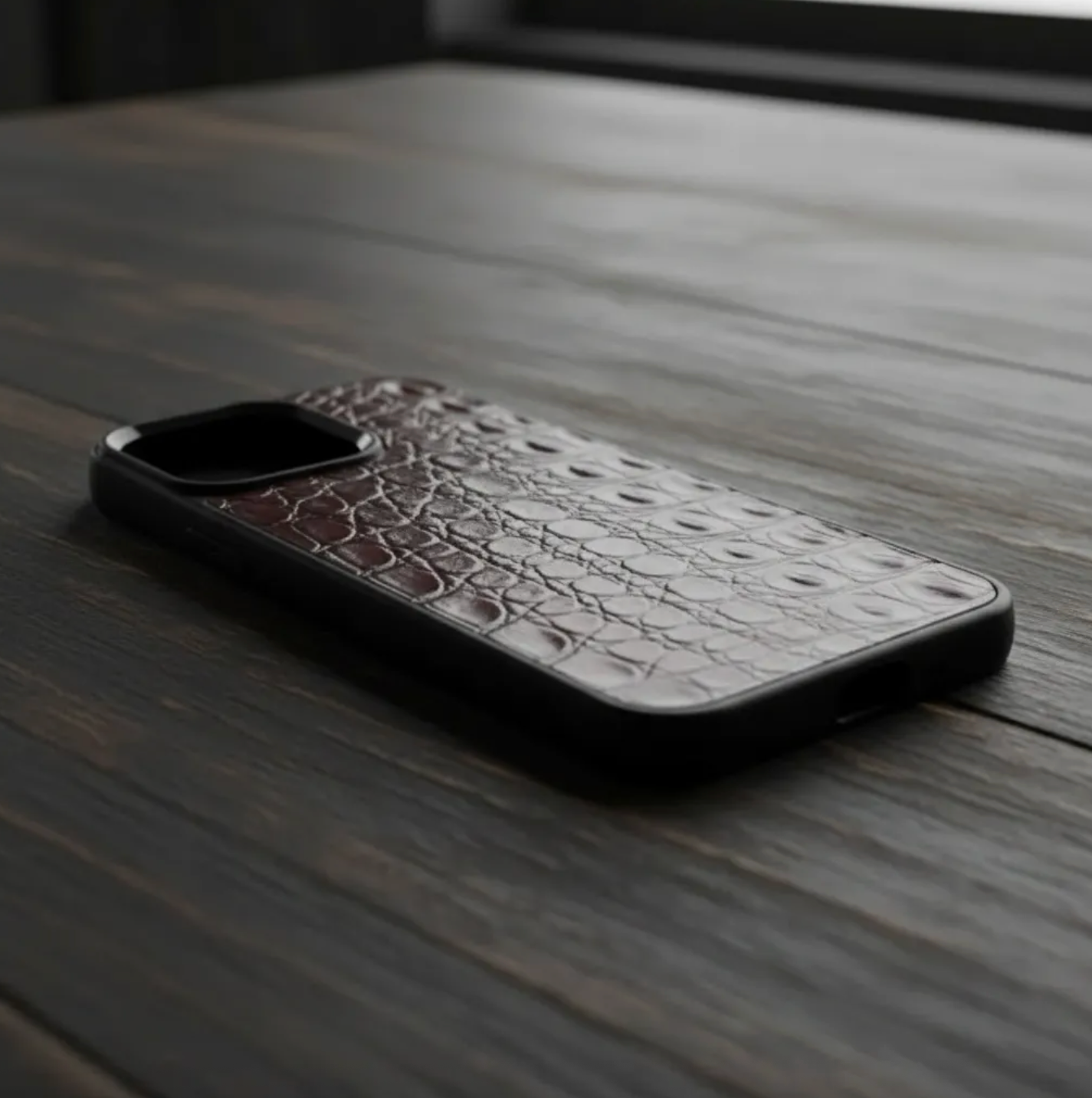 Coque en cuir de Crocodile Véritable pour iPhone découpée & gravée au laser/microfibre-57