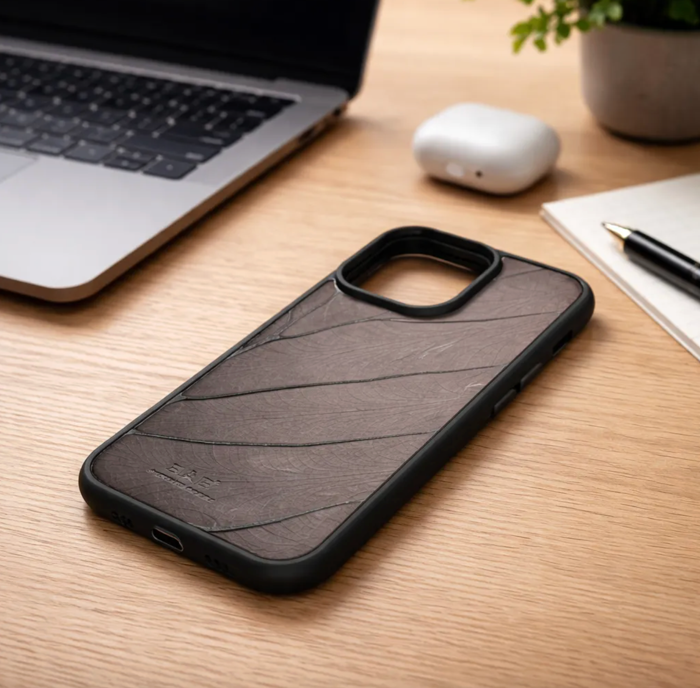 Coque beLEAF® en Véritable feuille d'Alocasia pour iPhone découpée & gravée au laser/Microfibre-60i