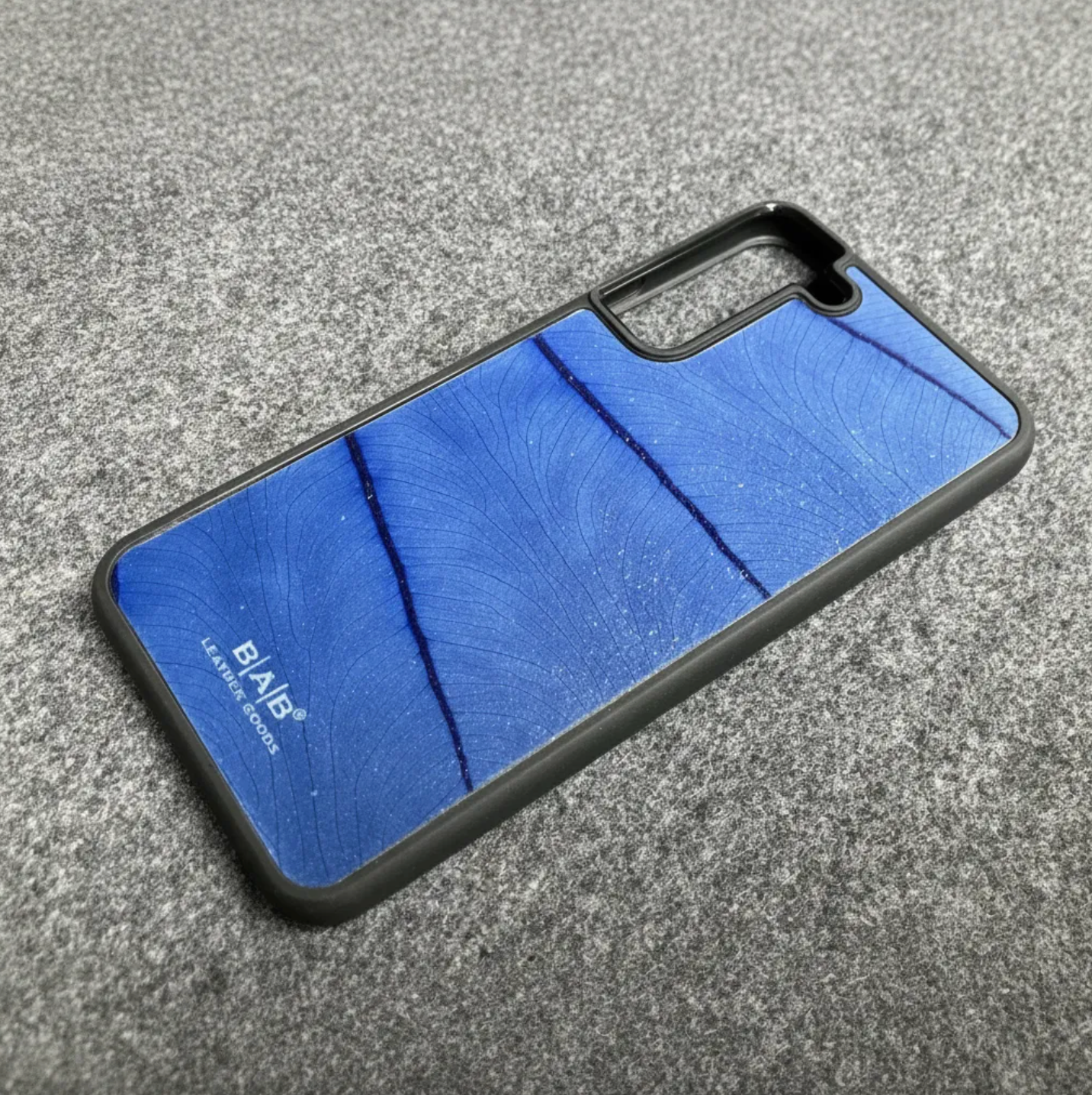 Coque beLEAF® en Véritable feuille d'Alocasia pour iPhone découpée & gravée au laser/Microfibre-60i