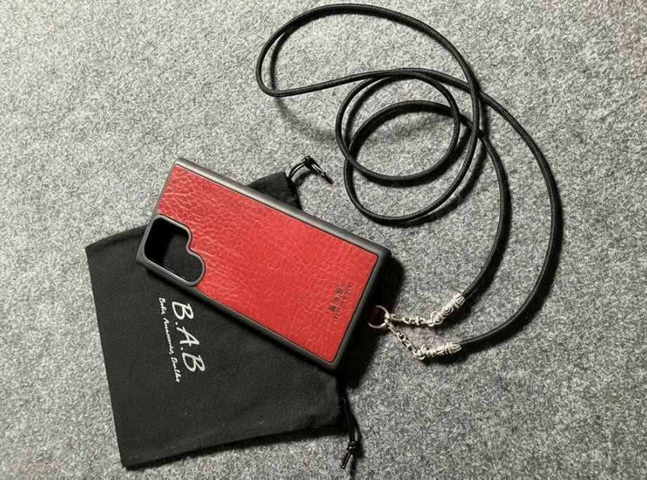 Funda/Soporte de Cuero Genuino Full-Grain curtido vegetal al tanino para iPhone/Samsung/microfibra. 2 Terminales en Espiral, 2 Eslabones y 6 Argollas, todos de Plata Esterlina 925 & Crossbody/Collar/Gargantilla/Pulsera de Cuerda Elástica Negra.- KC11