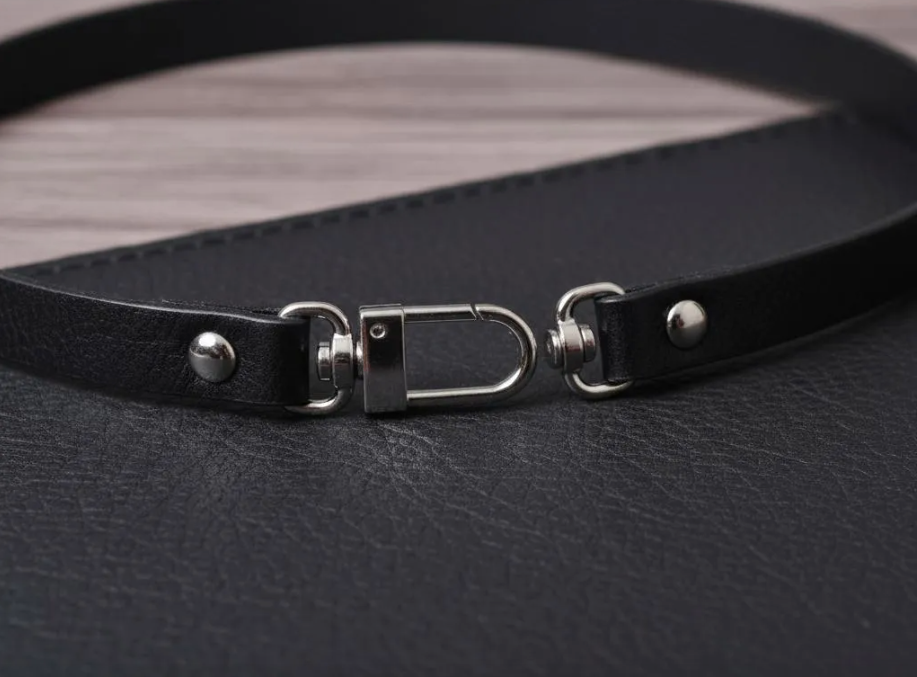 Crossbody/Colar/Pulseira de Couro Genuíno Flor Integral duplo curtido vegetal com tanino & 2 Mosquetões e 2 Rebites Bombé prateados.- CP26