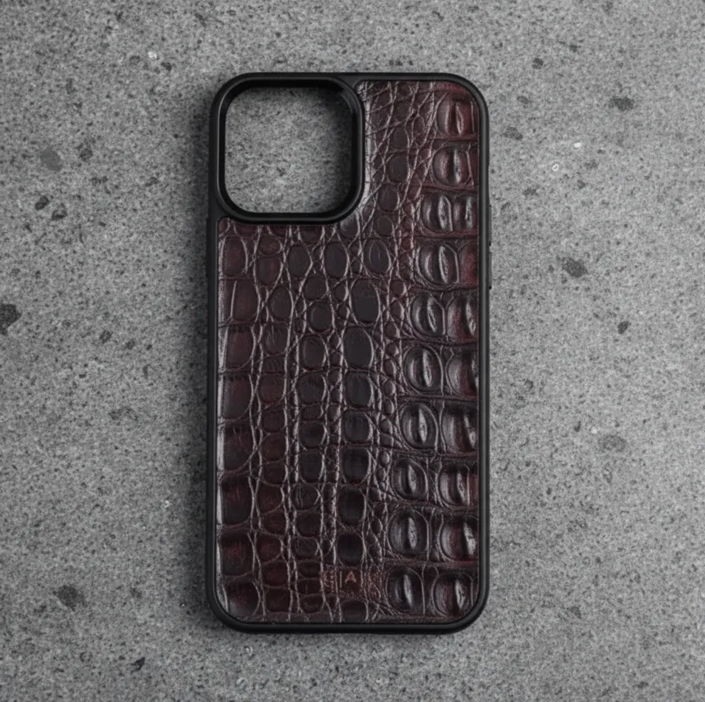 Coque en cuir de Crocodile Véritable pour iPhone découpée & gravée au laser/microfibre-57