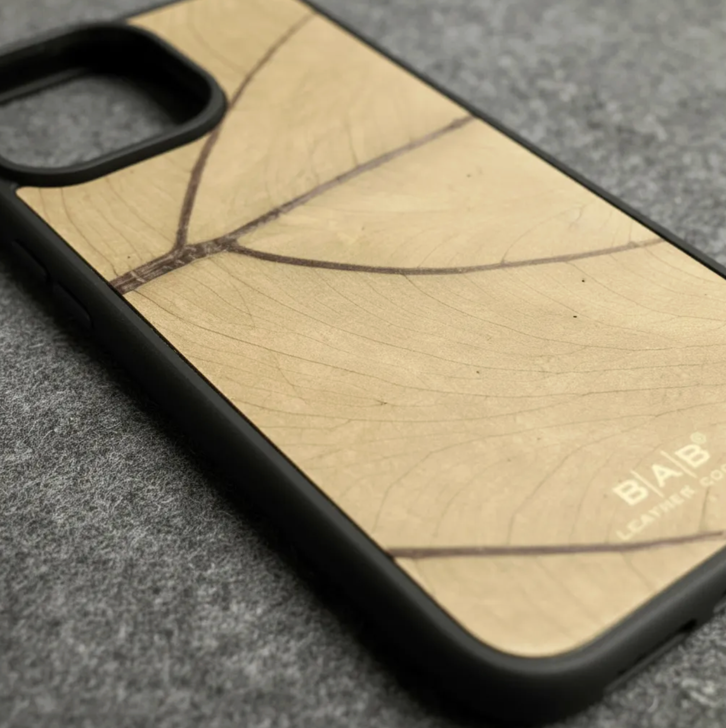 Coque beLEAF® en Véritable feuille d'Alocasia pour iPhone découpée & gravée au laser/Microfibre-60i