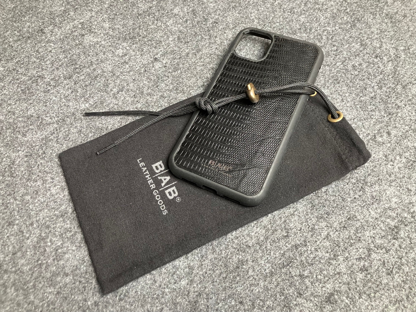 Funda para iPhone/Samsung de Cuero Genuino Iguana cortado y grabado con láser.- 59