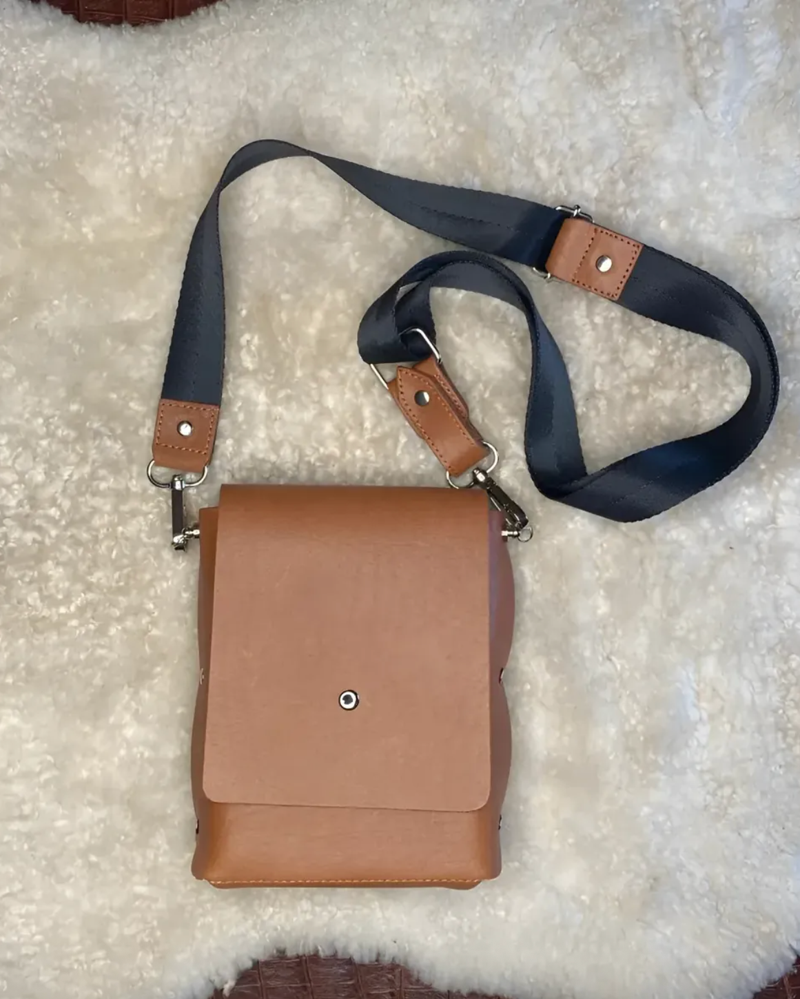 Bandolera / Portacelular / Crossbody Correa Negra.- 751