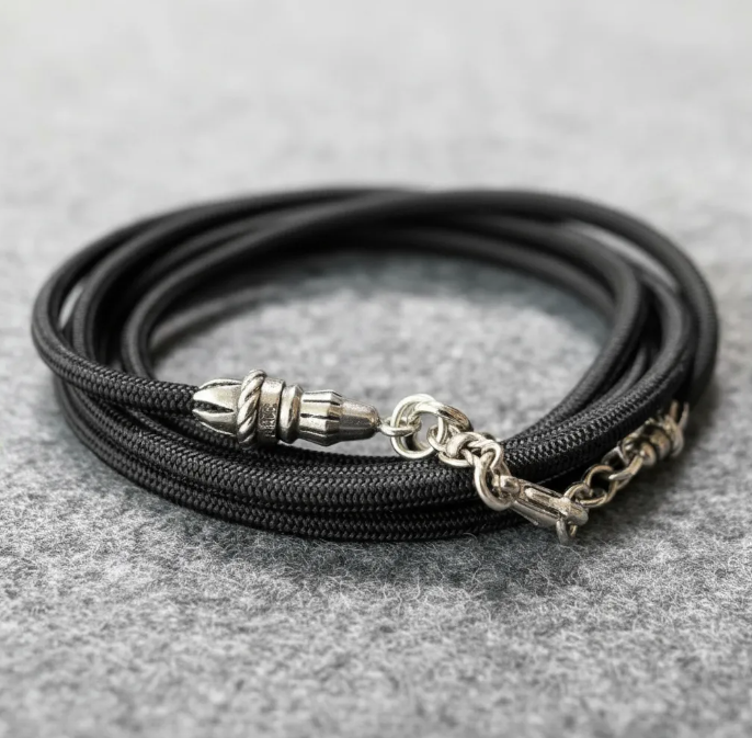 Funda/Soporte de Cuero Genuino Full-Grain curtido vegetal al tanino para iPhone/microfibra. 2 Terminales Cuerda, 2 Eslabones y 6 Argollas, todos de Plata Esterlina 925 & Crossbody/Collar/Gargantilla/Pulsera de Cuerda Elástica Negra.- KC29i