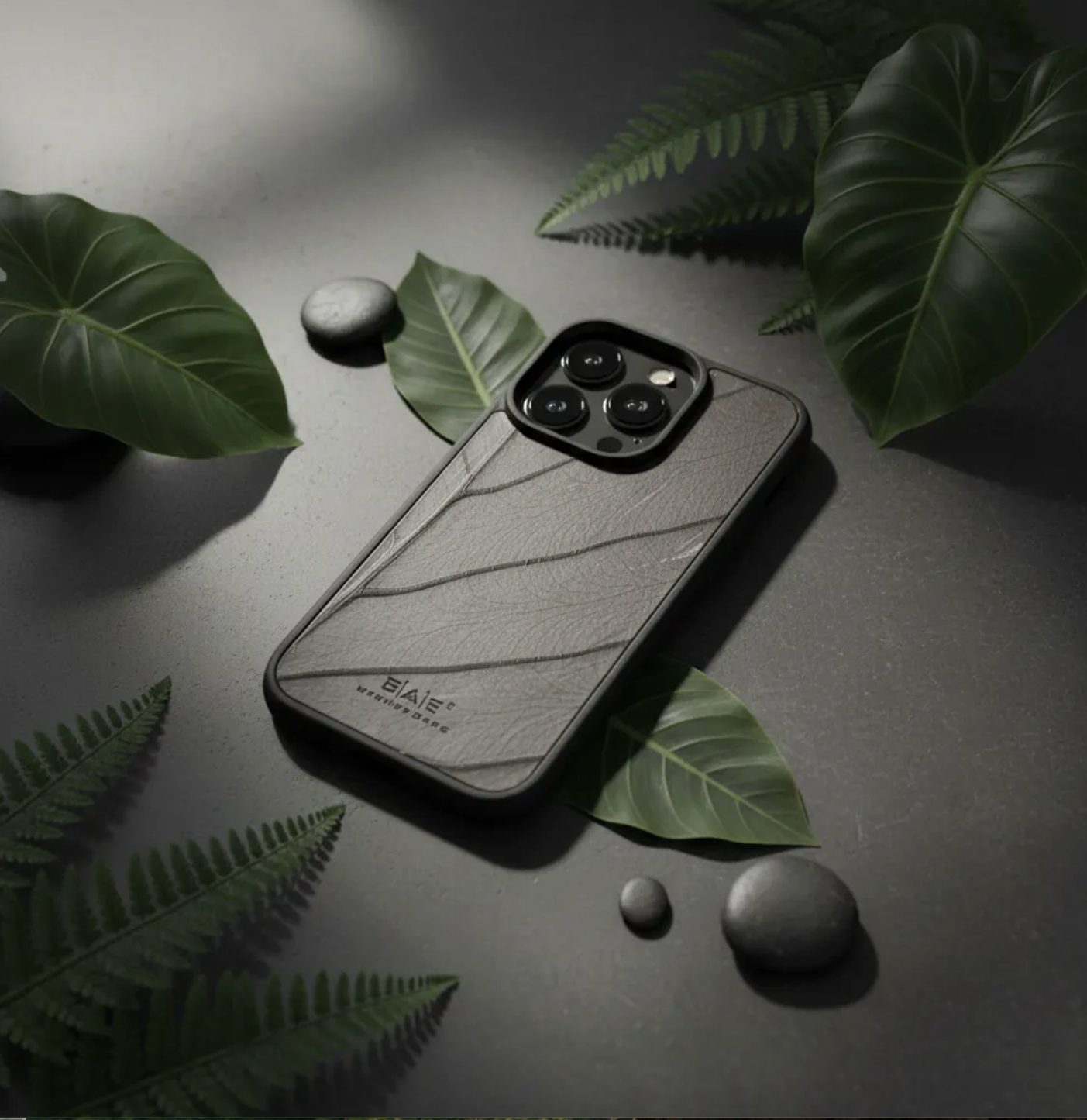 Coque beLEAF® en Véritable feuille d'Alocasia pour iPhone découpée & gravée au laser/Microfibre-60i