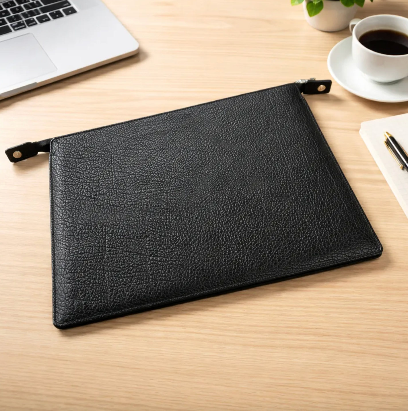 Funda B|A|B® Leather Goods de cuero Genuino Natura Negro, curtido vegetal al tanino/Fieltro para MacBook Air 13,3"/14" Pro.- 1005 B