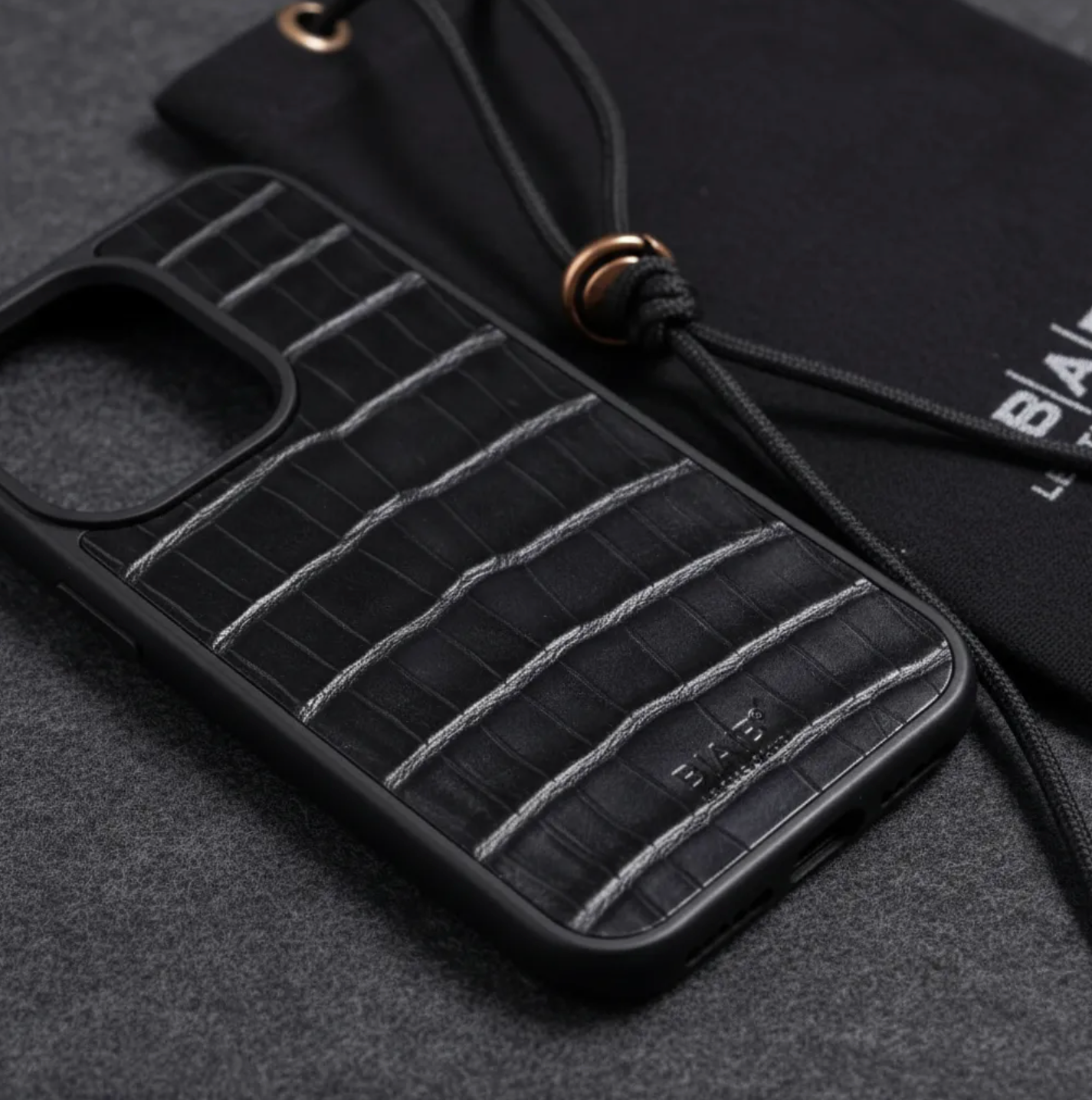 Coque en cuir de Crocodile Véritable pour iPhone découpée & gravée au laser/microfibre-57