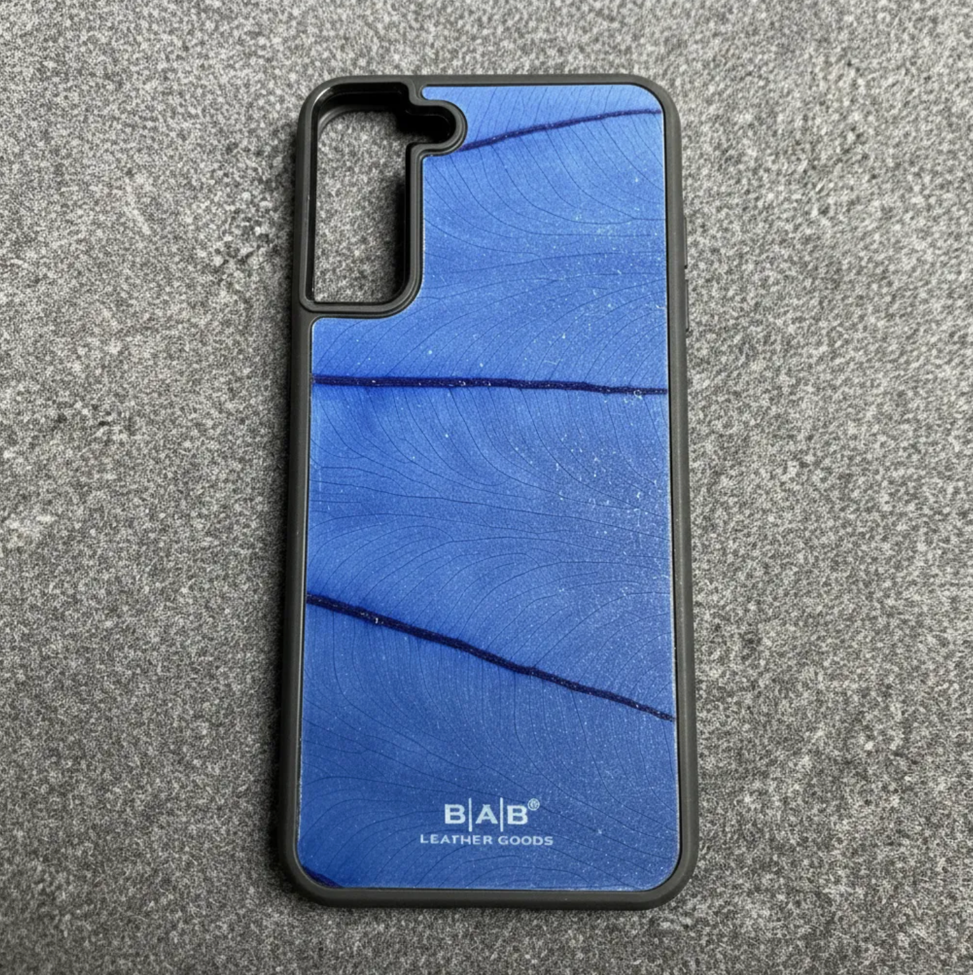 Coque beLEAF® en Véritable feuille d'Alocasia pour iPhone découpée & gravée au laser/Microfibre-60i