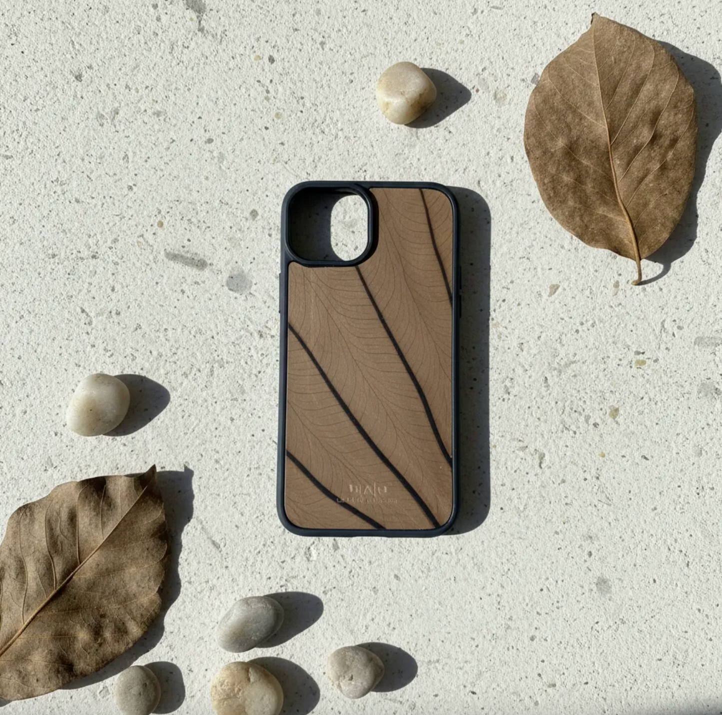 Coque beLEAF® en Véritable feuille d'Alocasia pour iPhone découpée & gravée au laser/Microfibre-60i