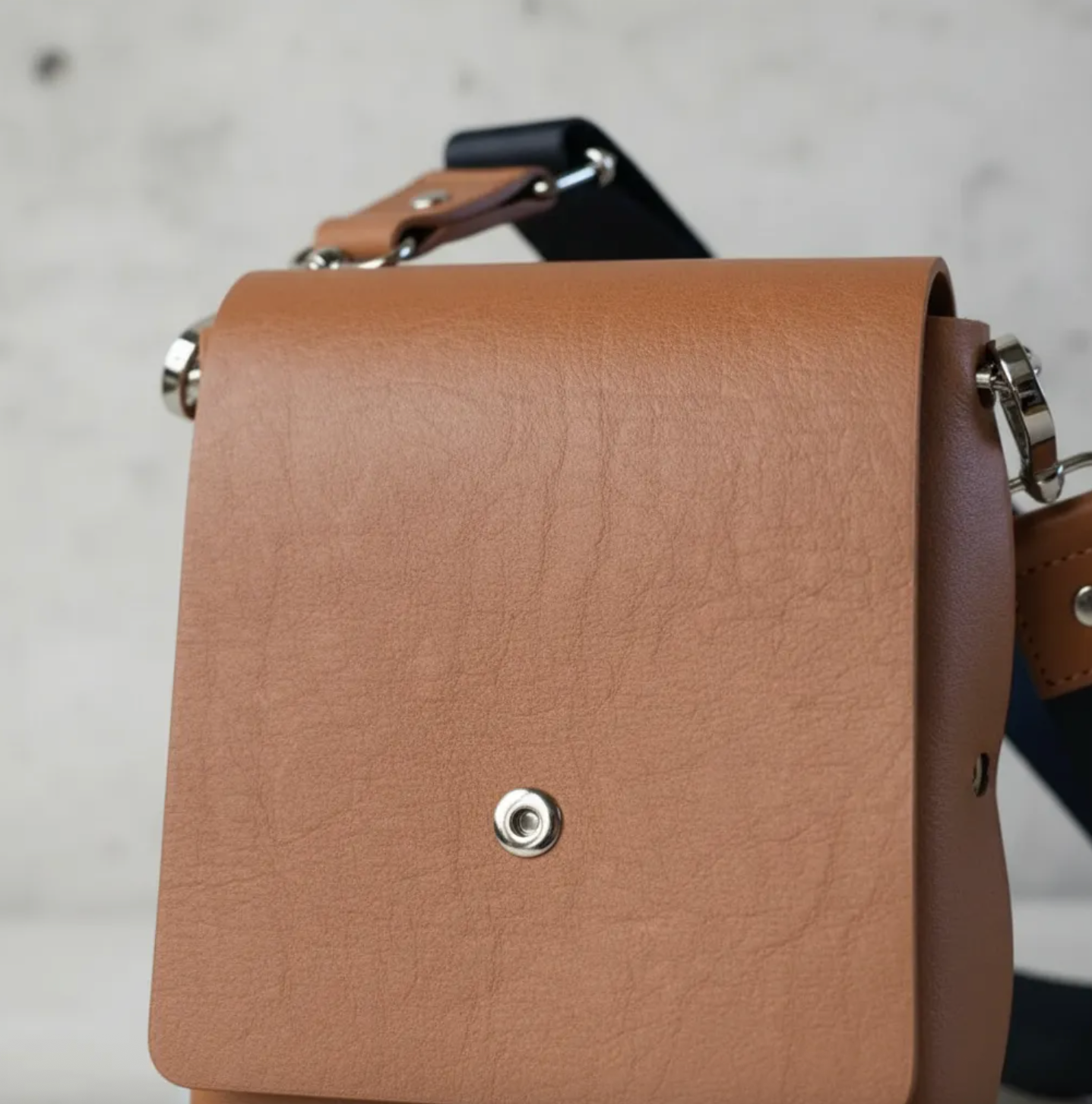 Bandolera / Portacelular / Crossbody Correa Negra.- 751