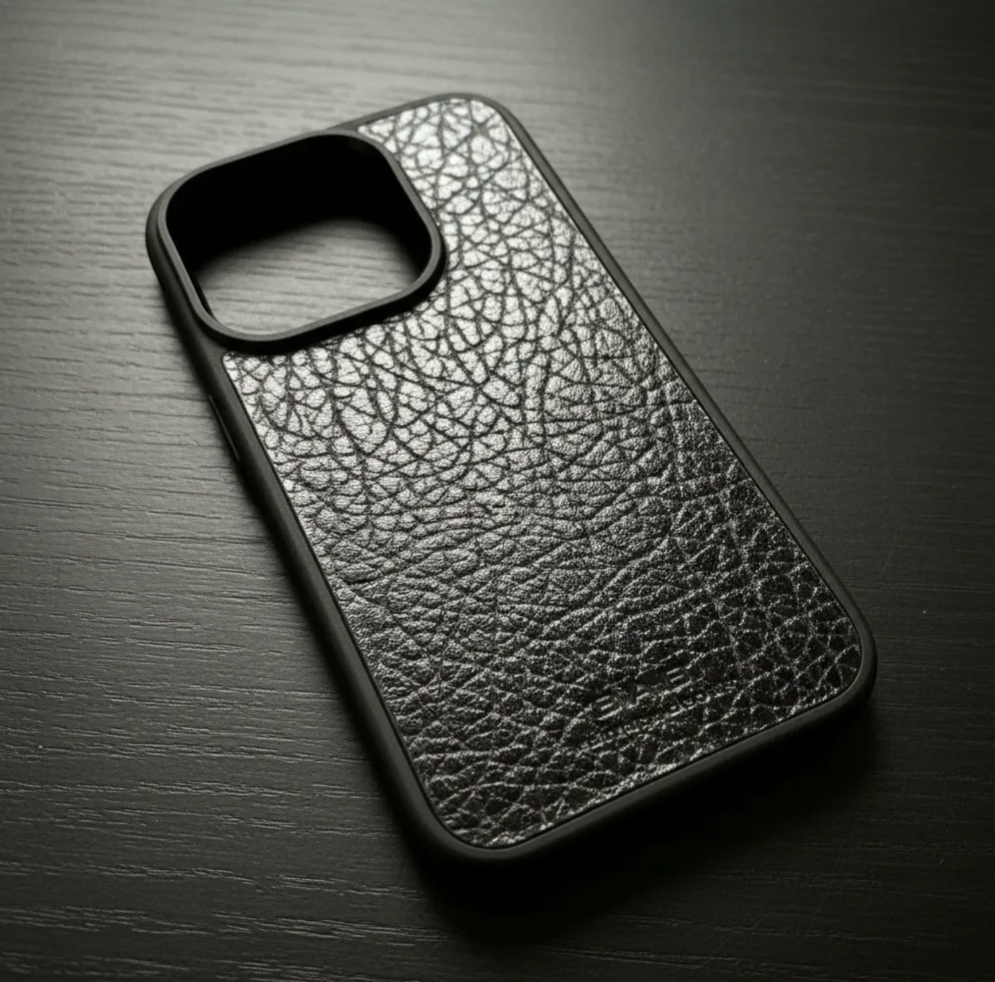 Capa de couro Genuíno B|A|B® Leather Goods Natura Preto curtido vegetalmente com tanino, para iPhone 16 a 17 Air-50B