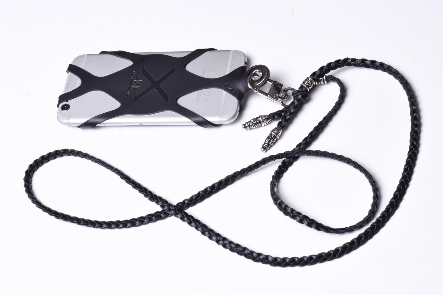 Soporte para Celular de Silicona grabado con láser & Crossbody/Collar/Pulsera de Cuero Genuino 3 cabos dobles trenzados a mano, Marrón o Negro. 2 Terminales y 2 Pasadores Espiral, todos de Plata Esterlina 925.- SP43