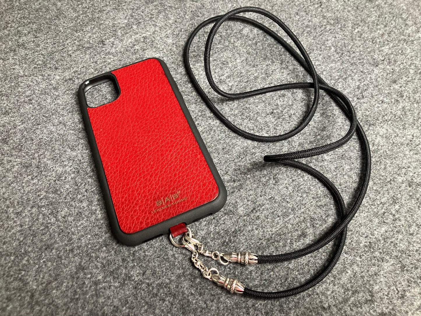 Funda/Soporte de Cuero Genuino Full-Grain curtido vegetal al tanino para iPhone/microfibra. 2 Terminales Cuerda, 2 Eslabones y 6 Argollas, todos de Plata Esterlina 925 & Crossbody/Collar/Gargantilla/Pulsera de Cuerda Elástica Negra.- KC29i