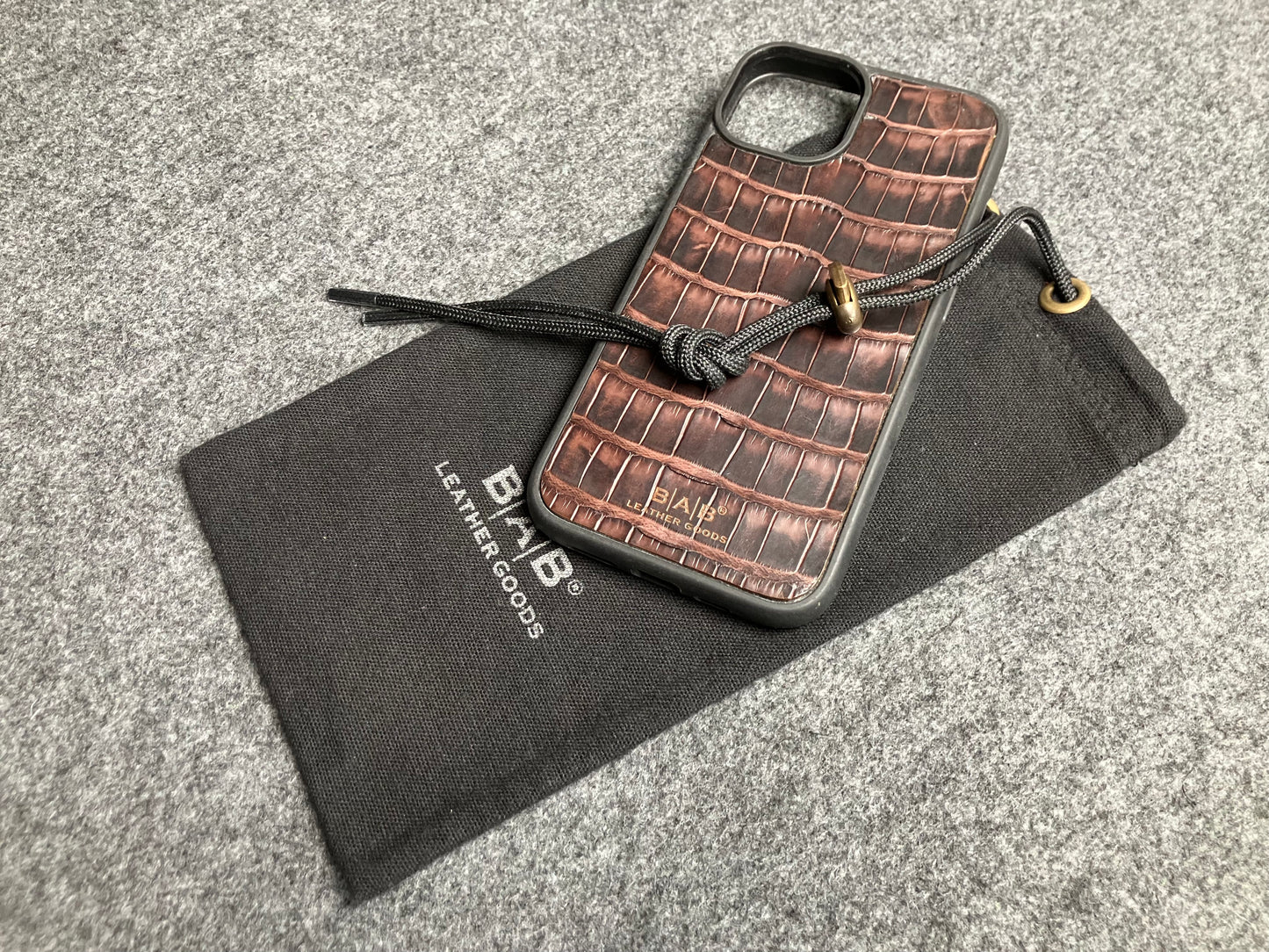 Funda para iPhone/Samsung de Cuero Genuino Cocodrilo cortado y grabado con láser.- 57