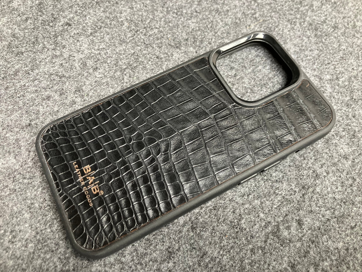 Funda para iPhone/Samsung de Cuero Genuino Cocodrilo cortado y grabado con láser.- 57