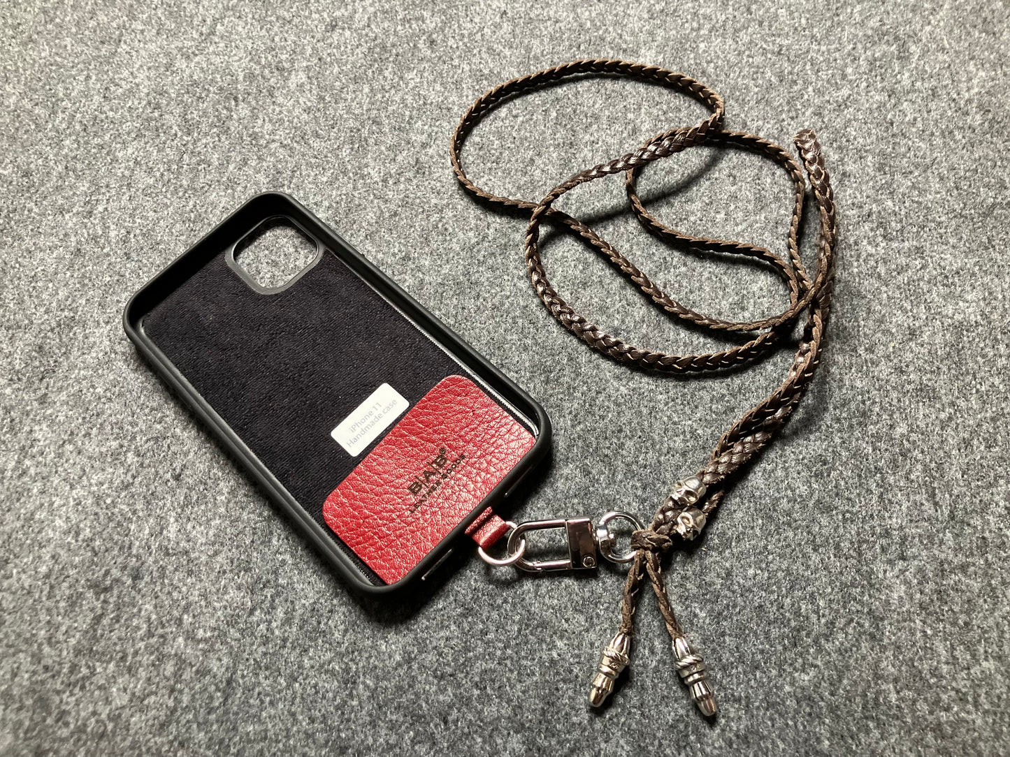 iPhone/Samsung Case/Holder/Crossbody/Necklace/Bracelet Kit made of Full-Grain Genuine Vegetable-Tanned Leather & 2 925 Sterling Silver Skulls.- P30