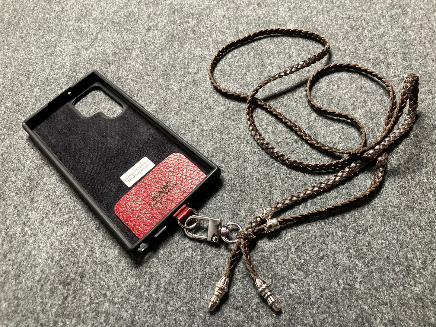 iPhone/Samsung Case/Holder/Crossbody/Necklace/Bracelet Kit made of Full-Grain Genuine Vegetable-Tanned Leather & 2 925 Sterling Silver Skulls.- P30