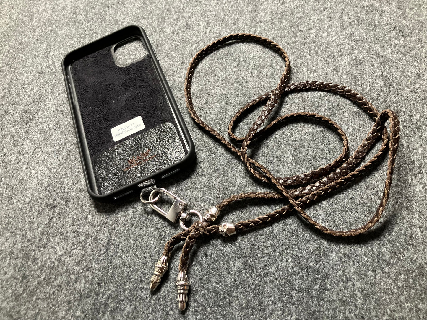 iPhone/Samsung Case/Holder/Crossbody/Necklace/Bracelet Kit made of Full-Grain Genuine Vegetable-Tanned Leather & 2 925 Sterling Silver Skulls.- P30