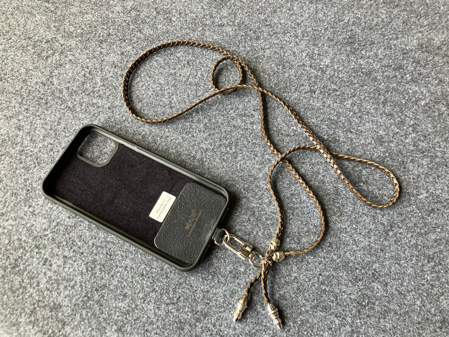 iPhone/Samsung Case/Holder/Crossbody/Necklace/Bracelet Kit made of Full-Grain Genuine Vegetable-Tanned Leather & 2 925 Sterling Silver Skulls.- P30