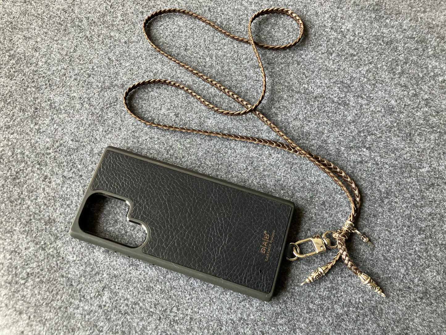 iPhone/Samsung Case/Holder/Crossbody/Necklace/Bracelet Kit made of Full-Grain Vegetable-Tanned Genuine Leather & 925 Sterling Silver Dagger.- P32