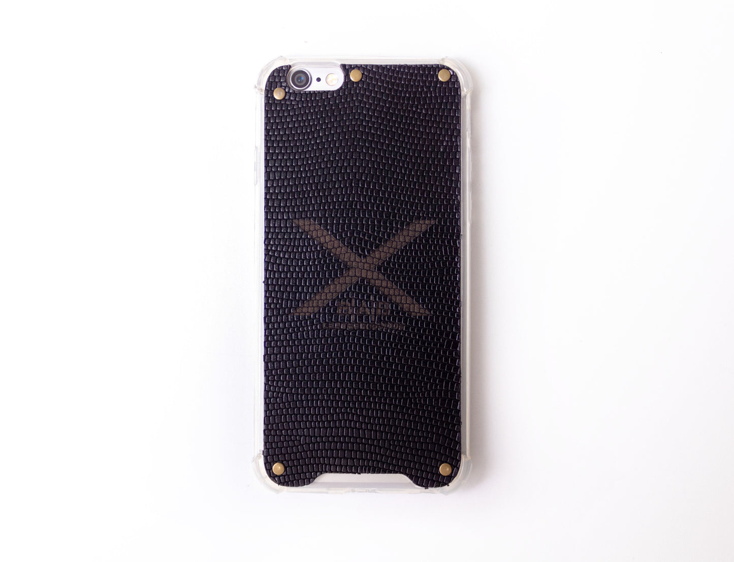 Coque pour iPhone en Cuir Véritable Serpent Noir Texturé, découpée et gravée au laser, 5 Rivets en Bronze.- F36