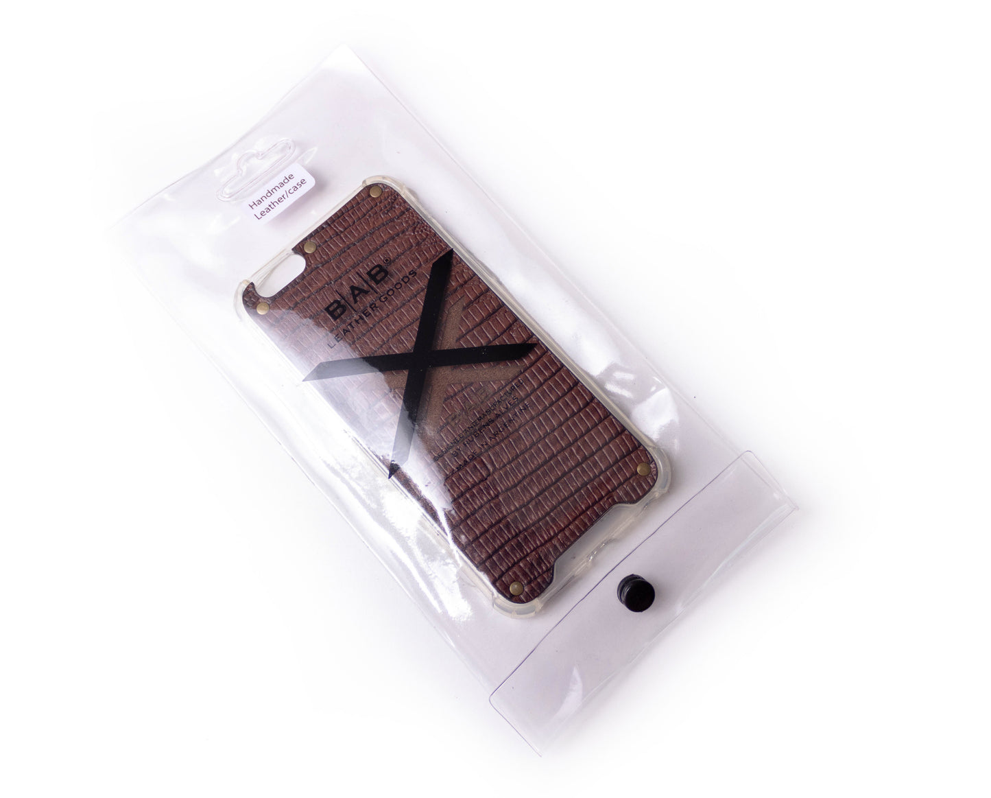 Funda para iPhone de Cuero Genuino Lagarto Marrón Texturizado cortado y grabado con láser, 5 Remaches de Bronce.- F36