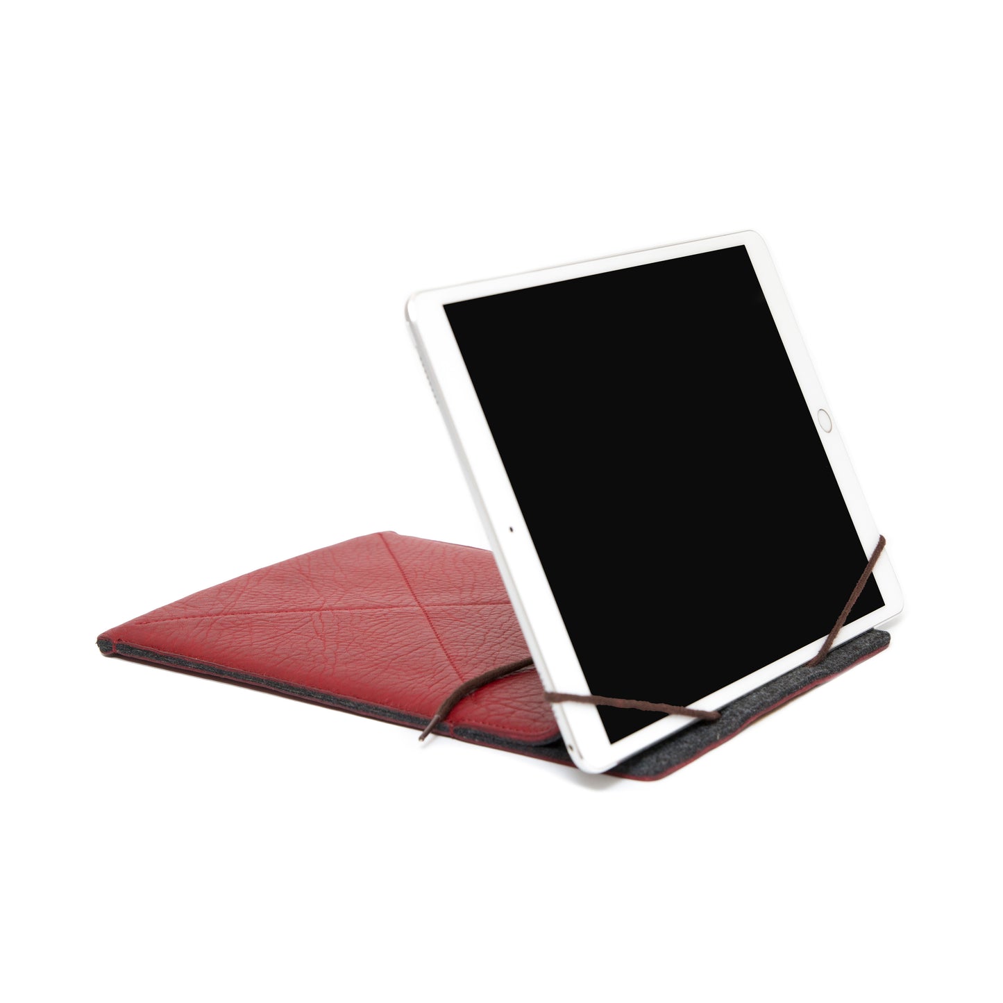 Étui pour iPad Air 10,5"/Air 5ème/4ème/3ème génération/Air 11"(M2)/iPad 9éme/8ème/7ème génération/iPad Pro 11"4ème /3ème/2ème/1ère genération/iPad Pro 11"(M4). Cuir Véritable Pleine Fleur tanné végétal au tanin/Feutre, fermeture en Bronze et cordon.- 936